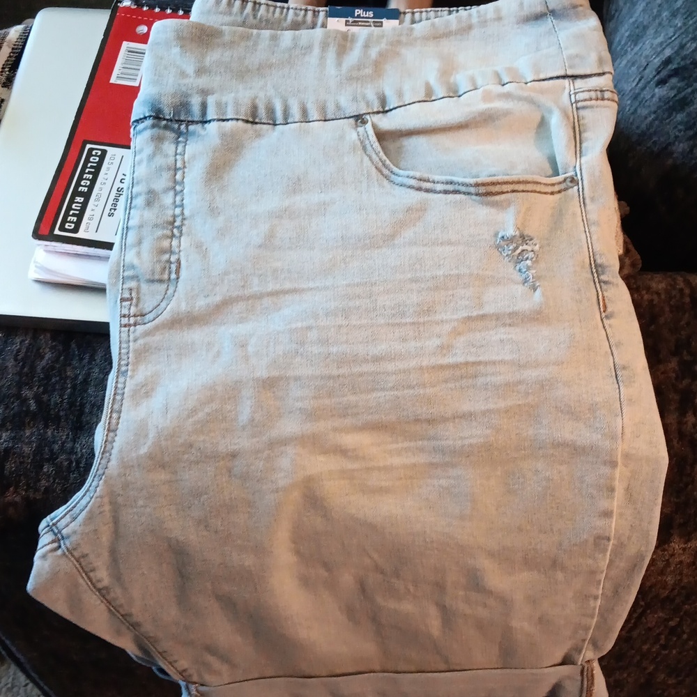 Terra & Sky high rise light wash pull on Bermuda shorts 2x - Picture 2 of 4